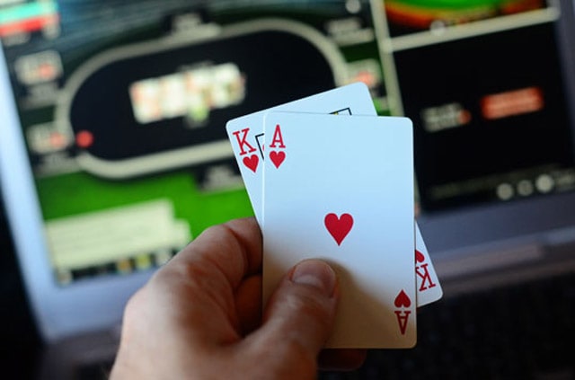 Casinos don’t find any excuses to introduce a new gambler every day in either forms. There are even beginners who still prefer to play in traditional casinos